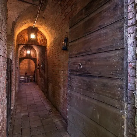 Western Tacchi Отель